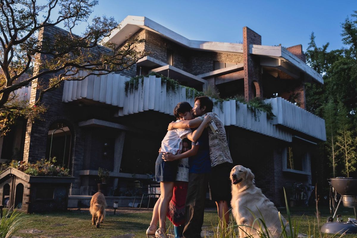 マンスは、美しい家で妻のミリ(ソン・イェジン)と2人の子ども、そして2匹の犬に囲まれて幸せの絶頂にいたのだが ⓒ2025 CJ ENM Co., Ltd., MOHO FILM ALL RIGHTS RESERVED