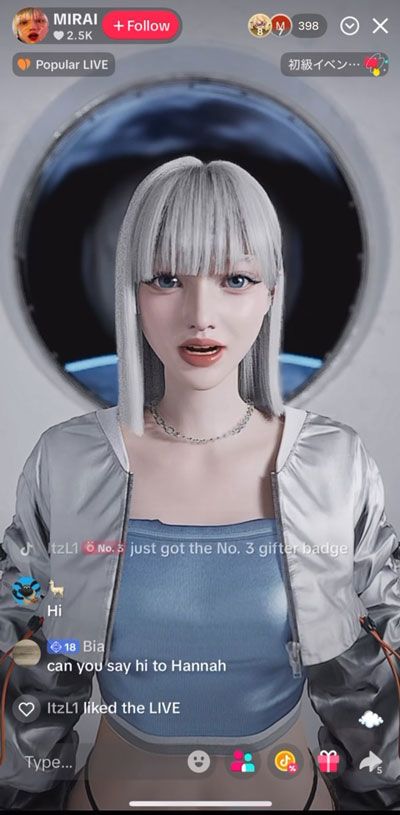 TikTokでライブ配信をするMIRAI。使用言語は英語で、世界中のユーザーから届くコメントにリアルタイムで返答する。そうした関係性のなかで自身のIPを育てていく。