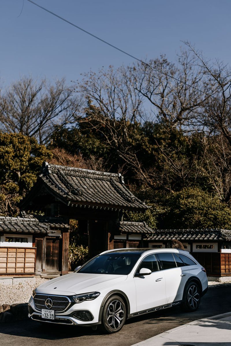 「E 220 d 4MATIC All-Terrain（ISG）」サイズ：全長4960×全幅1890×全高1495mm、車両重量：2020kg、駆動方式：4WD（4MATIC）、最高出力：197ps。11180000円〜［車両本体価格］〈メルセデス・ベンツ／メルセデスコール Tel:0120-190-610〉