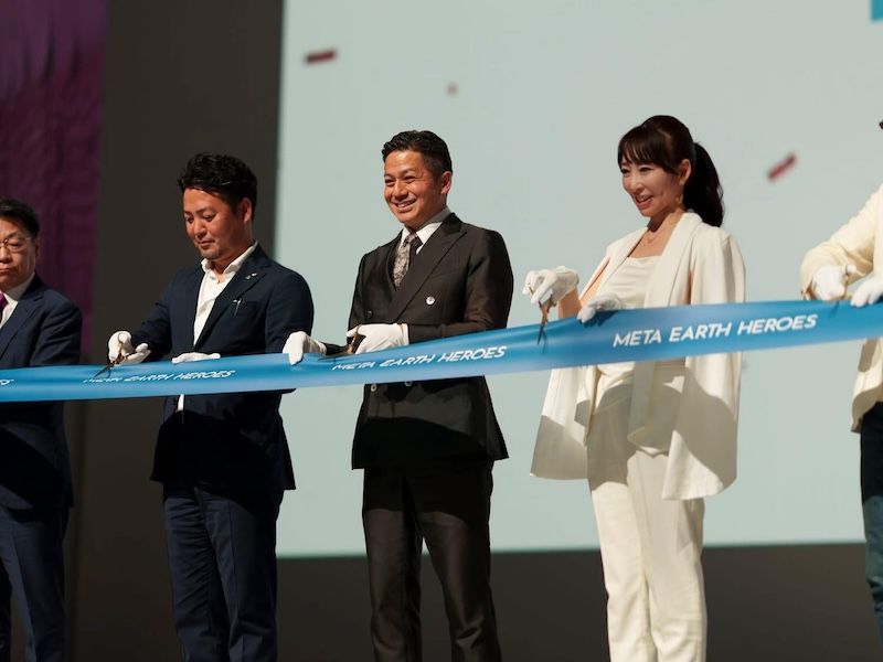 大阪万博にてMeta Earth Heroes設立発表の様子。左から3人目 松石和俊 代表取締役