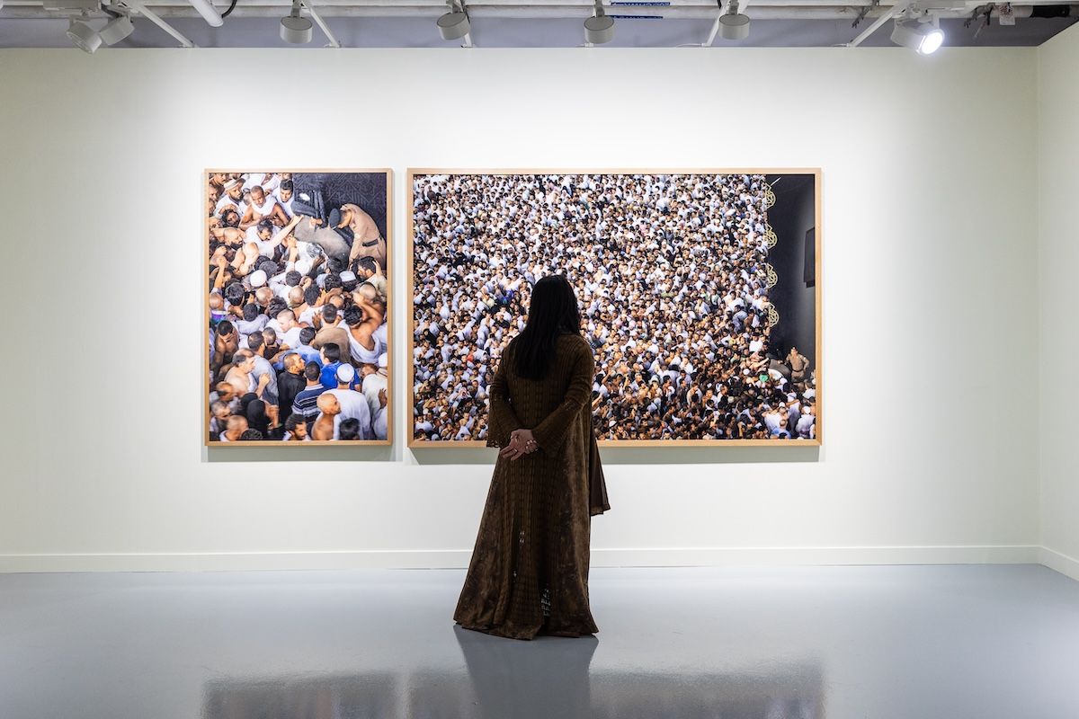 サウジアラビアのジェッダに拠点を持つアサーギャラリーは、同国の現代アートを牽引する存在。メッカや宗教、都市開発をテーマに写真やインスタレーションを制作するアーメド・マーターにフォーカスした。（Courtesy of Art Basel）