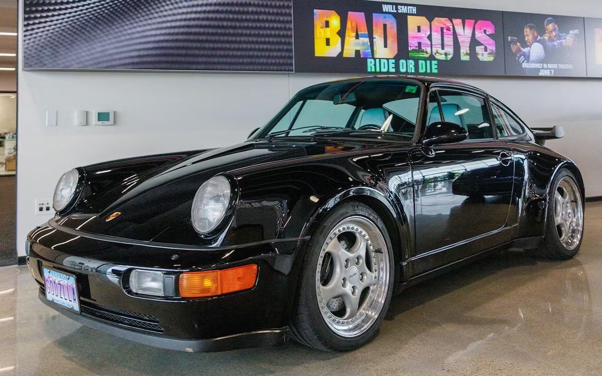 『バッドボーイズ』に登場した黒いポルシェ 911ターボは、マイケル・ベイ監督の所有車だったという（PORSCHE）