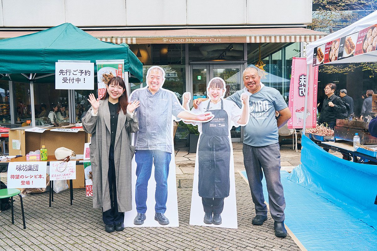 「味坊の味」のレシピ監修を担当した今井真美さんと梁宝璋さん　撮影＝今井裕治