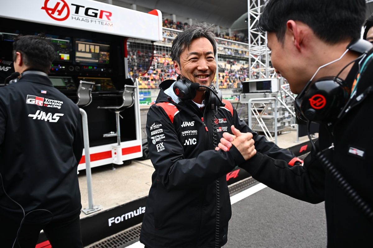 3月15日。2026年F1第2戦中国GPにて、ハースのオリバー・ベアマンが決勝で「5位入賞」を果たした。メルセデス、フェラーリに次ぐ順位で、レッドブルを抑えての結果だ。小松体制はチーム一丸となって着実に結果を出している。