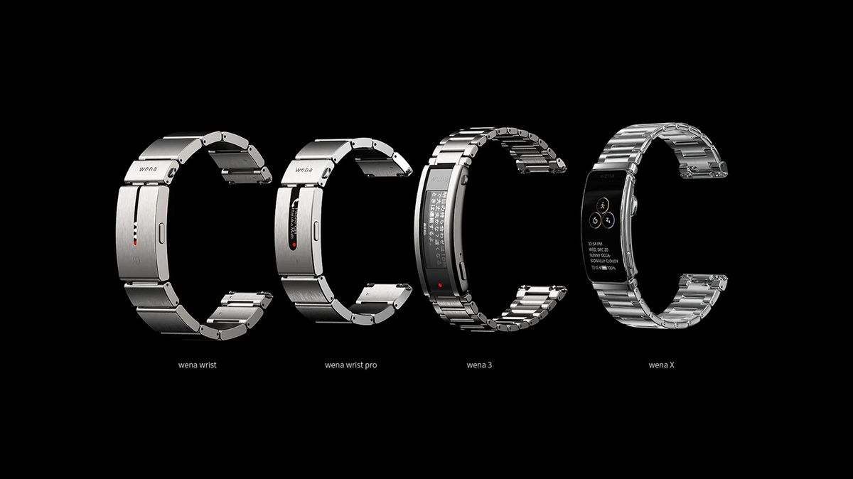 左が2016年にソニーが発売した初代モデルの「wena wrist」。今回augment AIが発売するwena Xは第4世代のwenaになる