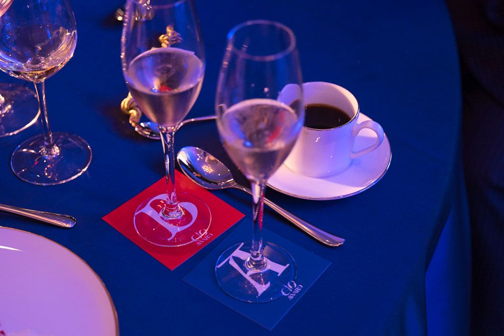 AとBのワインから、海底熟成ワインだと思うものを選ぶ