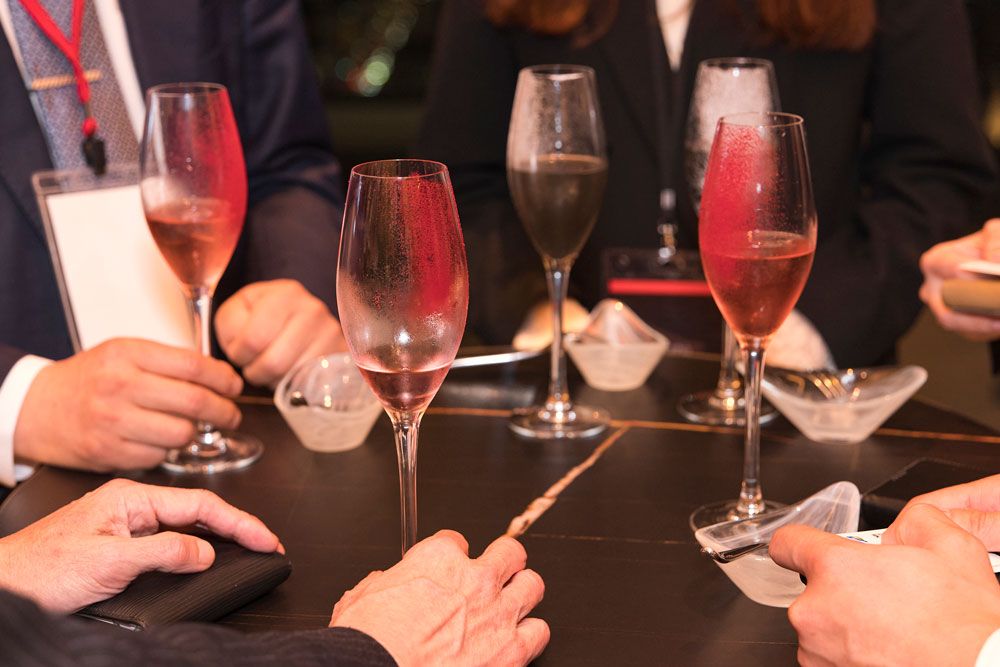 一部と二部の間には、ドリンクを手にネットワーキングをする時間も設けられた