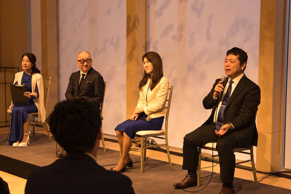 写真左より、Forbes JAPAN WebWEB編集長 谷本有香、XinobiAI Co-Founder CEO 馬渕 邦美、合同会社アイシスコンサルティング 代表 志済 聡子、森・濱田松本法律事務所外国法共同事業　パートナー弁護士 蔦 大輔