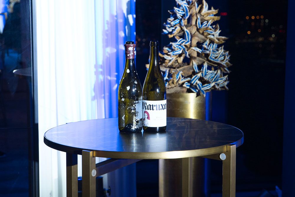 海底熟成ワインと地上で保管されたワインを当てるテイスティングゲームが開催された