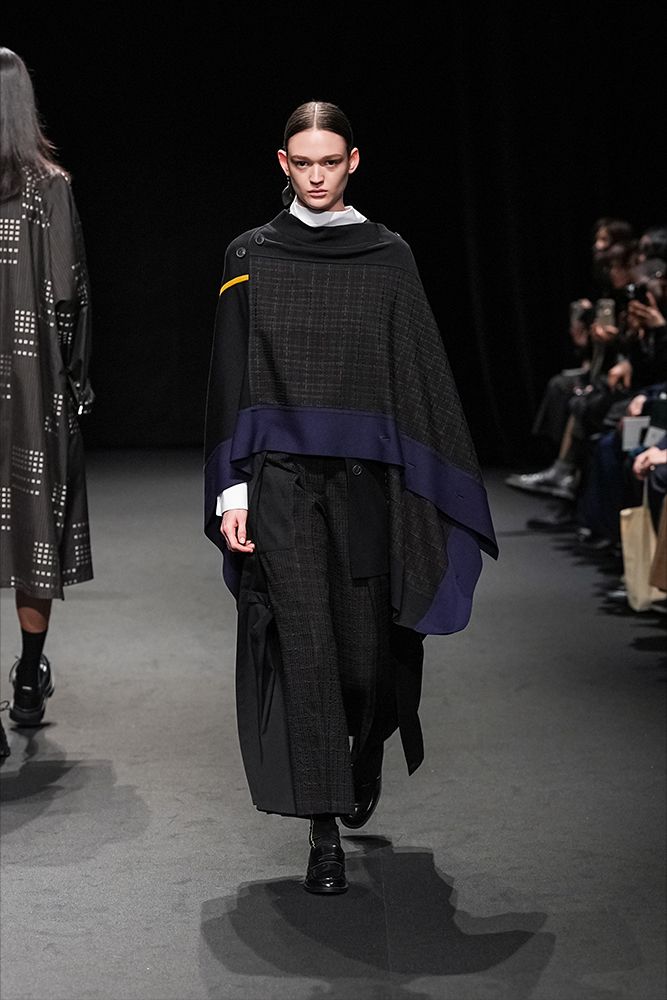  MIZENを象徴するモデル「KAMUI」。規格が統一された着物とニット素材を、高度なリンキング技術によって再構築。染・織・縫製など日本の技術を一着の中に集積した。