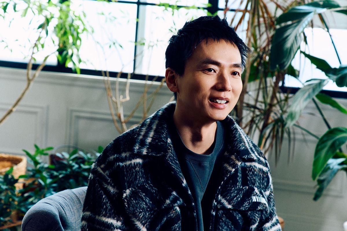 岩槻知秀（いわつき・ともひで）◎1980年生まれ、大阪府出身。早稲田大学在学中からIT企業でエンジニアとし て経験を積み、卒業と同時に2005年レバレジーズを設立。IT、医療/ヘルスケア、M&Aなどの領域で多角的に事業を 展開し、創業20年で年間売上1,400億円超の企業へ成長させた。24年より新経済連盟の幹事も務める。