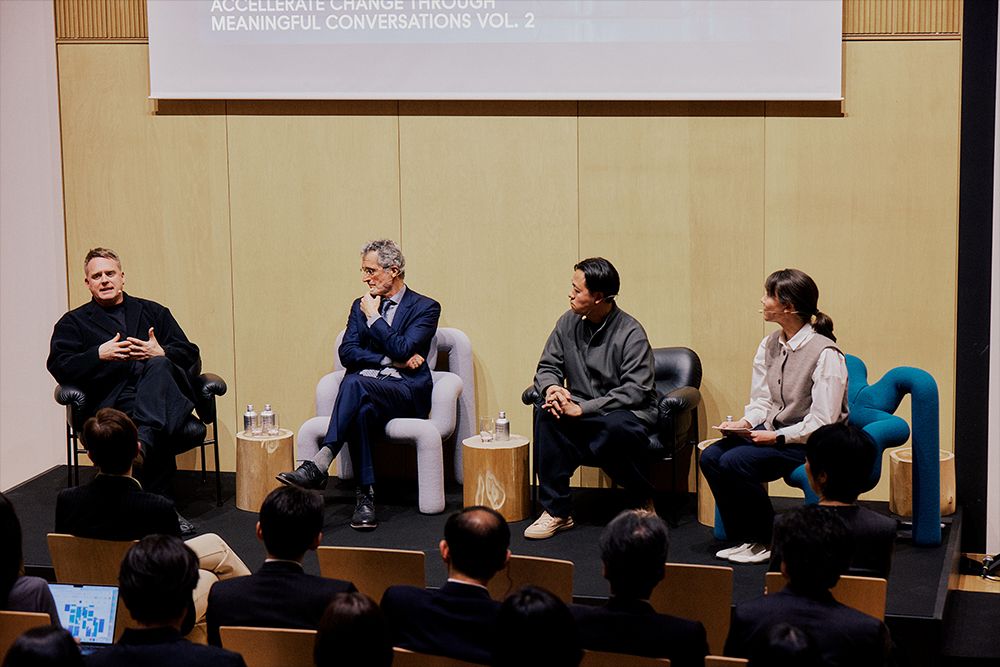 左から© Tom Wood / Photo: Daisuke Takeda