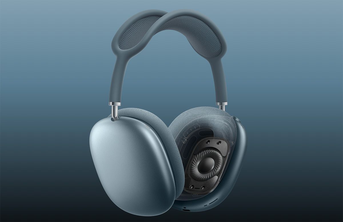 アップルが独自に設計したダイナミック型ドライバーを搭載。サウンドの要であるアンプICチップを今回新しいものに入れ替えている