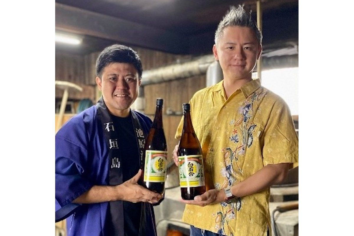 池原優さんと筆者（2022年7月撮影、撮影：池原酒造）