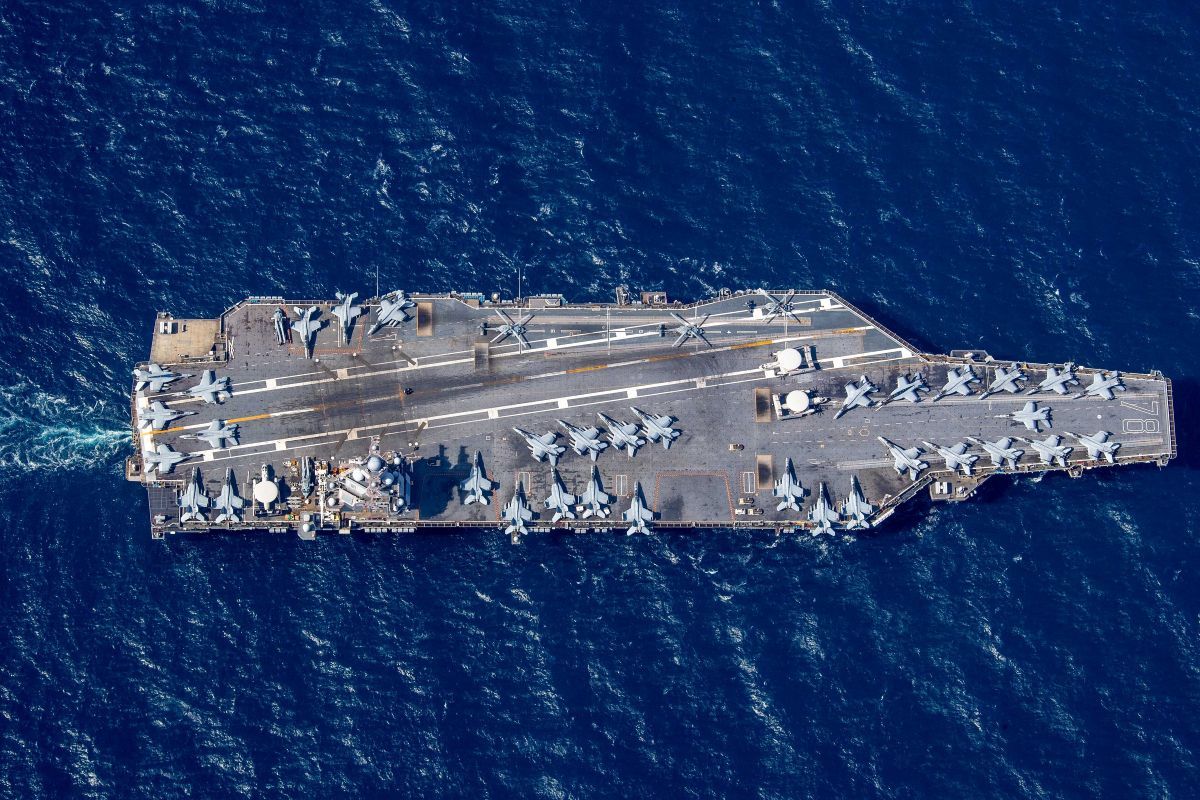 米海軍のジェラルド・R・フォード級空母1番艦「USSジェラルド・R・フォード（CVN-78）」。2023年3月19日、大西洋にて（Jackson Adkins, Public domain, via Wikimedia Commons）