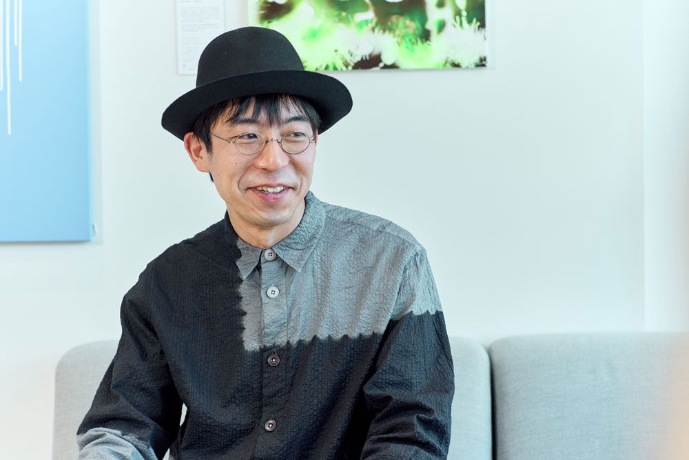 村瀬弘行／1982年名古屋生まれ。有松鳴海絞りを営む職人家系の5代目。2008年ドイツで在学中にsuzusanを設立。現在29カ国で販売されるブランドのCEO兼クリエイティブディレクター。