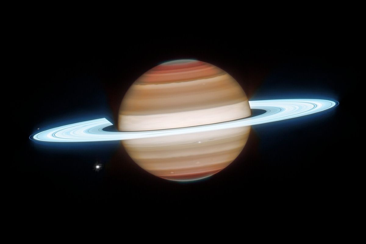土星人 息をのむほど「美しい土星」、NASAが公開 光輝く環や神秘的な六角形も