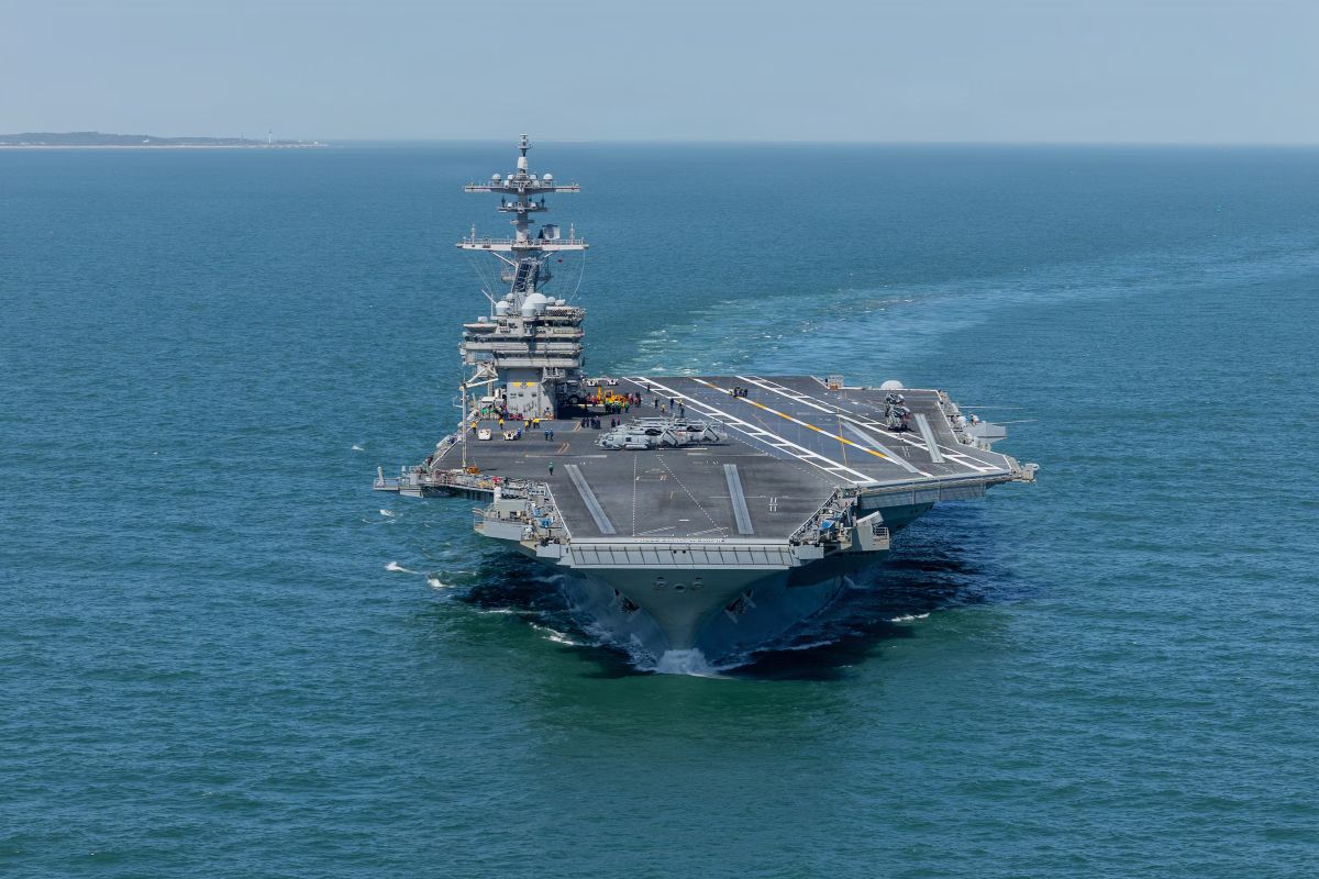 米海軍の最新鋭空母ジェラルド・フォード、帰郷またも延期 中東に再