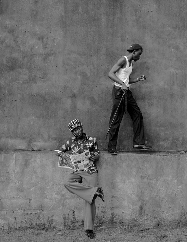 「ザ・ボーイズ・アウトサイド（The Boys Outside）」：ナイジェリア賞、優勝作品。 Obaroh Oghenemairo, Nigeria - Sony World Photography Awards