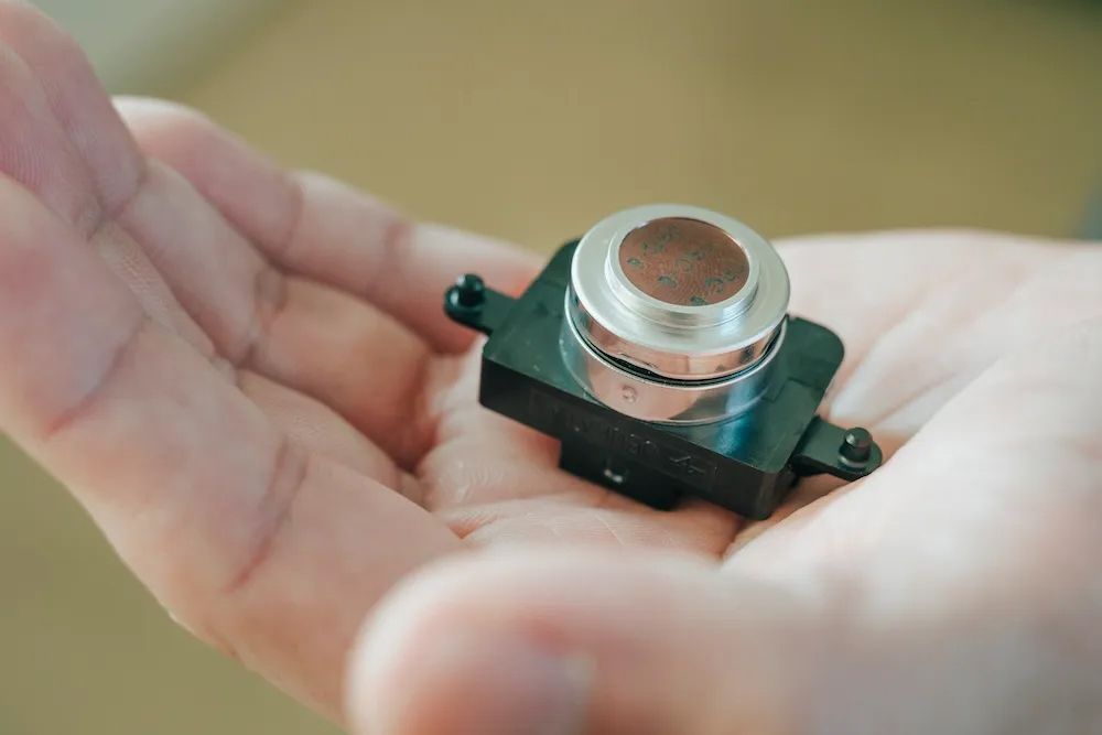 同社製品の高電圧直流遮断器