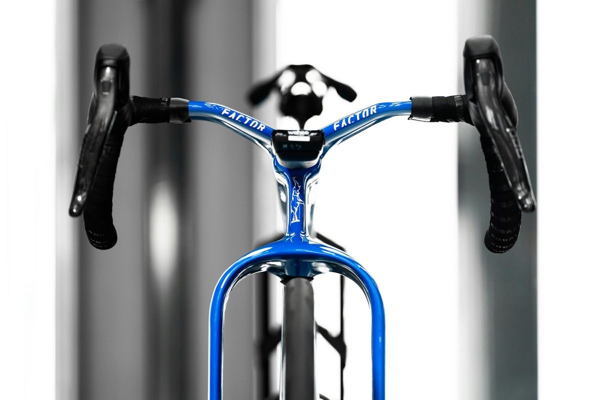 ブガッティのシンボル「踊る像」が描かれている（BUGATTI）