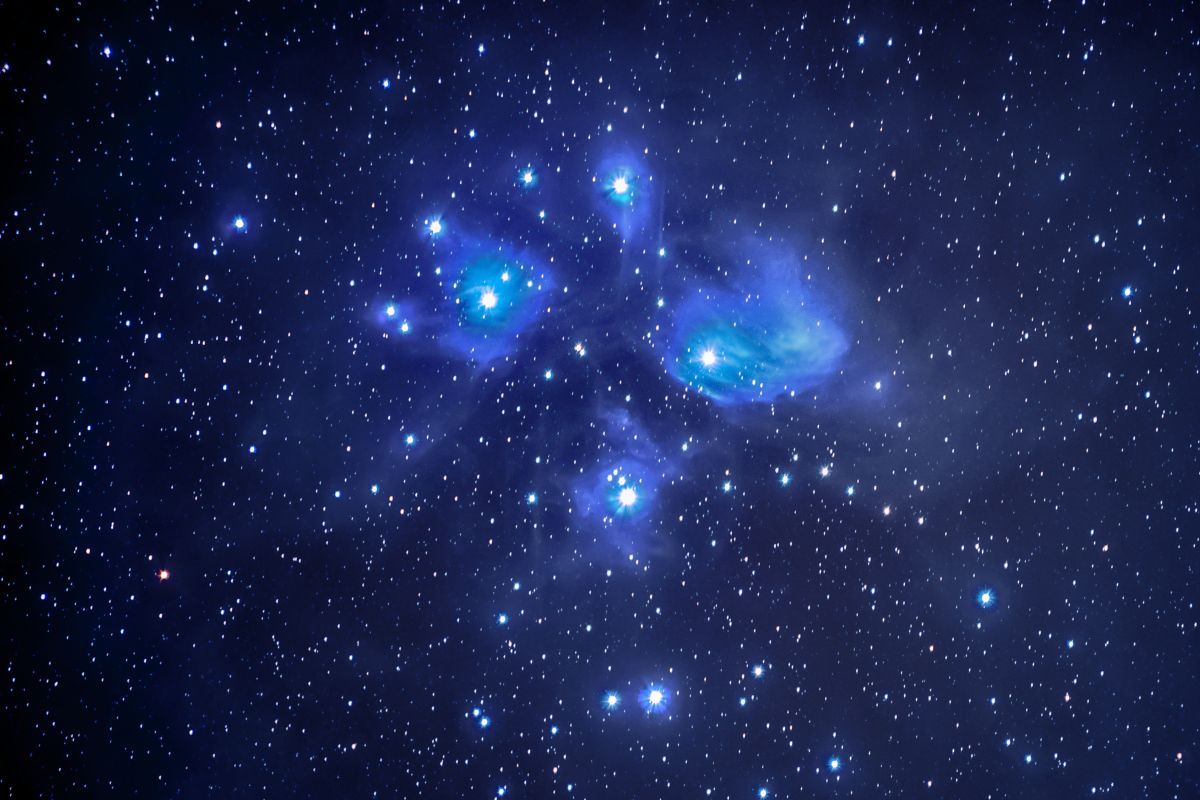 プレアデス星団（M45）、和名「すばる」（stock.adobe.com）