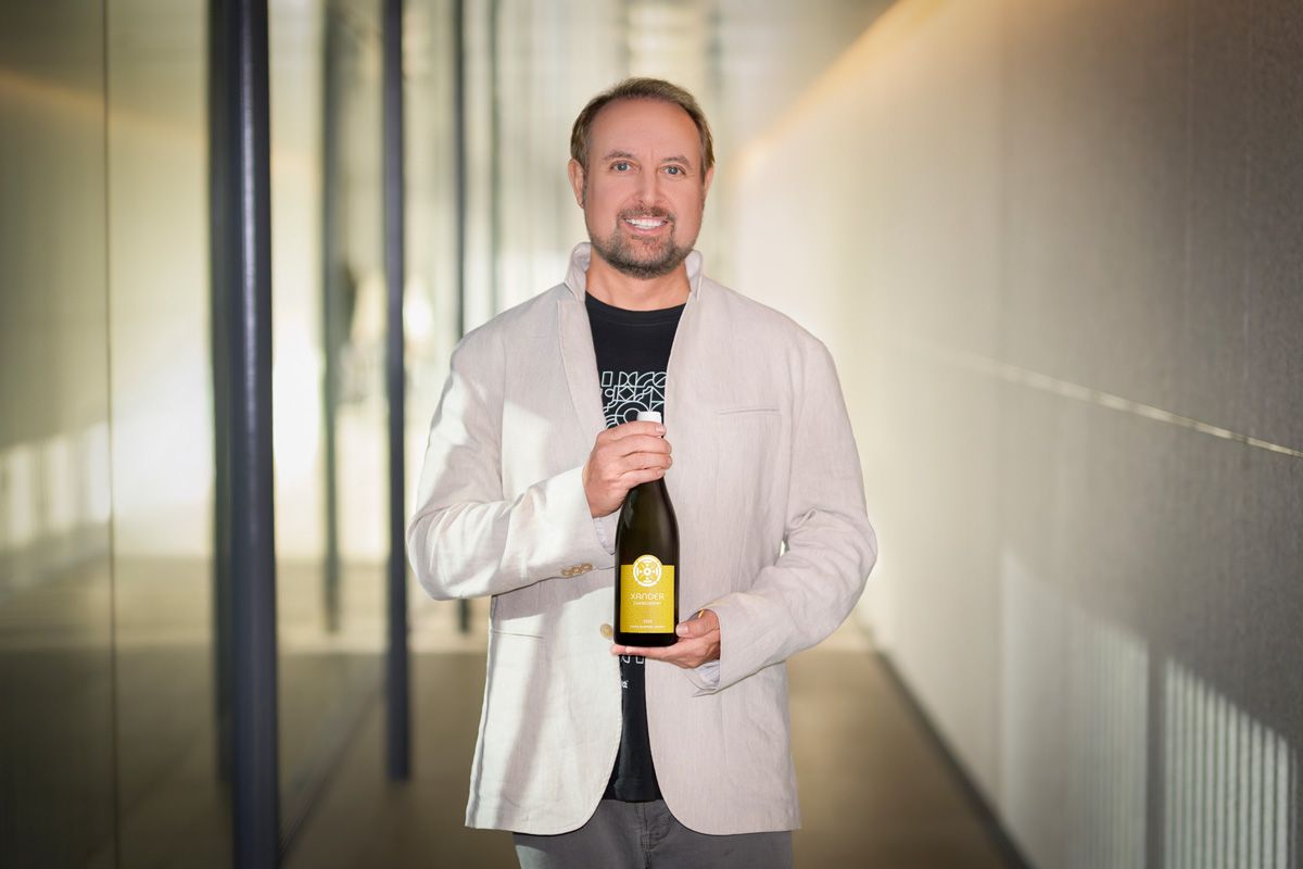 アップルでGarageBandの公式スポークスマンもと務めたザンダー・ソーレン（Xander Soren Wines）