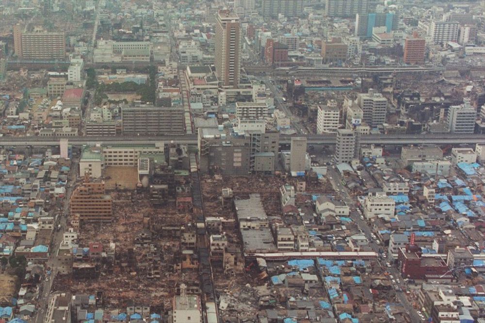 甚大な被害を受けた新長田駅南地区（1995年1月）