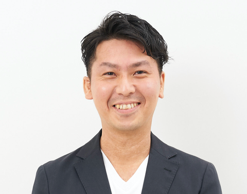 早稲田大学大学院（理工学）修了後、日経BPを経て、2007年より横浜市議会議員を3期10年務める。2017年横浜市長選立候補後、複数の起業を経て「逆プロポ」を発案し、ソーシャル・エックスを創業。著書に『ソーシャルX』『スマートシティ2025』など多数。ソーシャルXインパクトファンド投資責任者。事業性と社会性を両立した新規事業開発を得意とする。ポッドキャスト「共創の交差点〜企業と行政のオープンイノベーション」配信中。