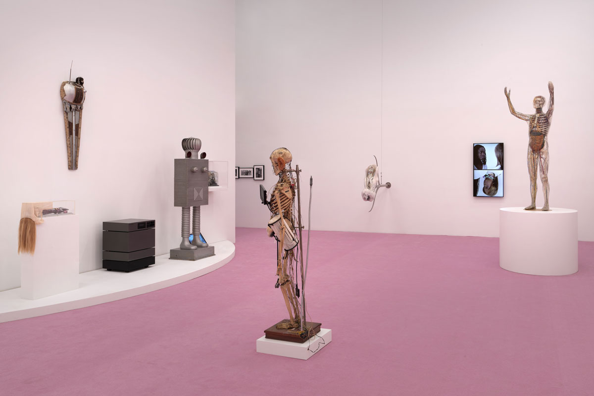NYのニュー・ミュージアムが再オープン、「新しい人間」を問う展示