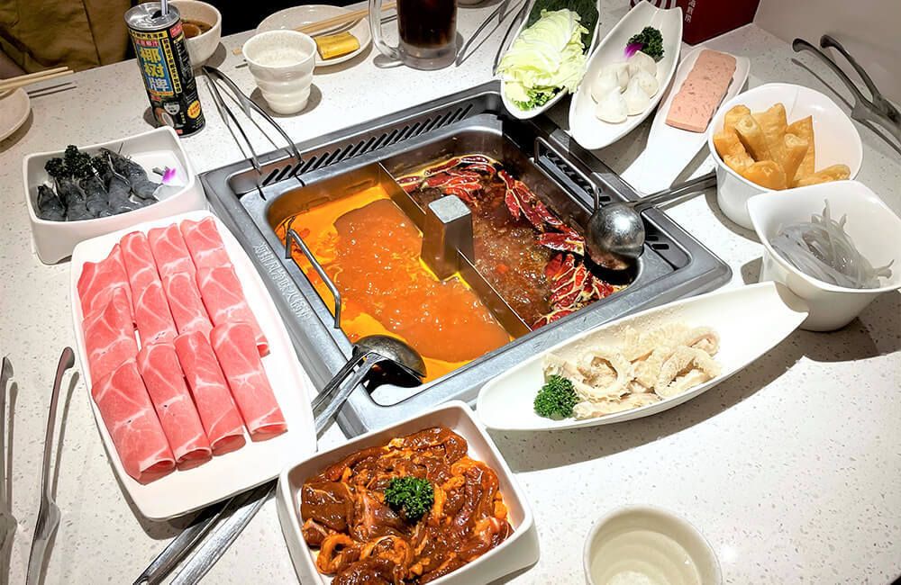 「海底撈火鍋」は味だけでなく、至れり尽くせりのサービスが売りで、世界各国に展開している