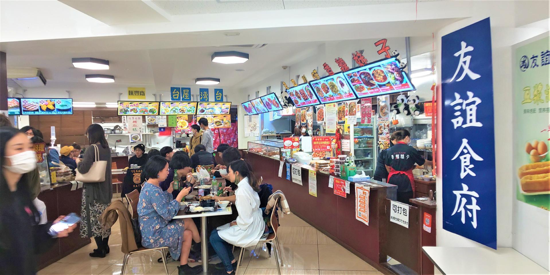 NHK「ドキュメント72時間」で取り上げられた中華フードコート「友諠食府」はこんな店 | Forbes JAPAN 公式サイト（フォーブス ジャパン）