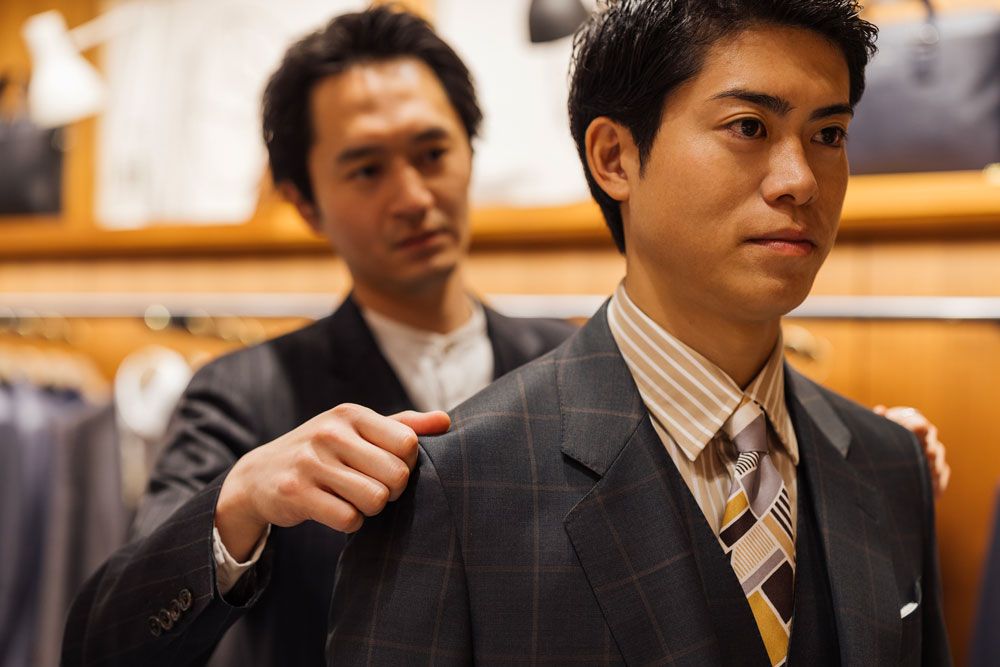 普段はオーダースーツを愛用しているという。「既製品でも、こんなにフィットして着心地がいいのには驚きました」