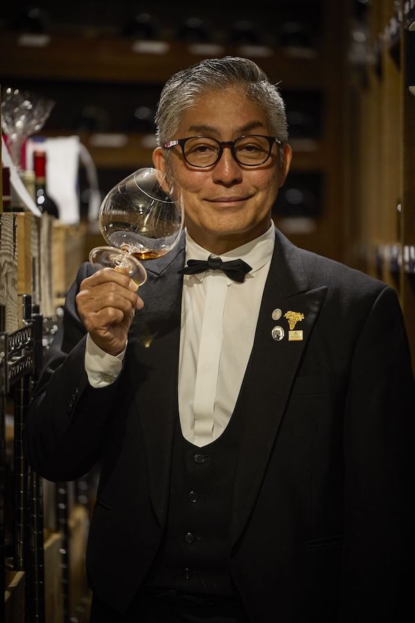 「トゥールダルジャン」のシェフソムリエを経て、2007年より現職の情野氏。ワインの確かな知識と愛に後進からの信頼も厚い。