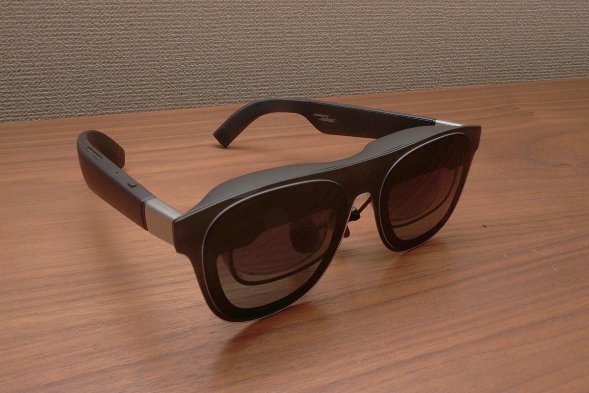 XREALが2026年1月に発売したARスマートグラス「XREAL 1S」。テンプルに「Sound by Bose」のライセンスロゴが配置されている