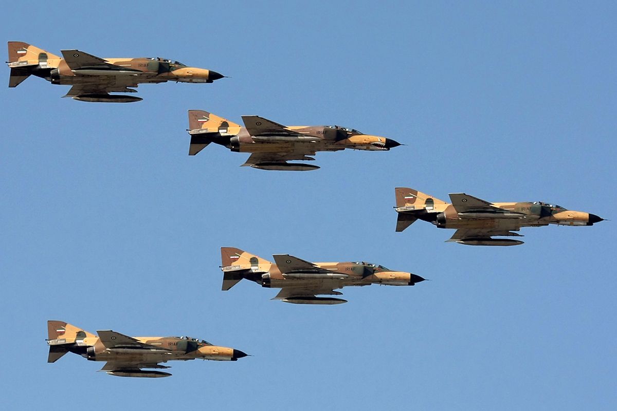 イラン空軍のF-4戦闘機。2009年9月16日撮影（Shahram Sharifi, CC BY-SA 4.0 <https://creativecommons.org/licenses/by-sa/4.0>, via Wikimedia Commons）
