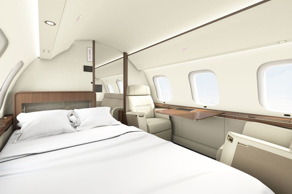 「 Global 8000」 には固定ベッドが備えられており、民 間便では実現できない休息を提供する。