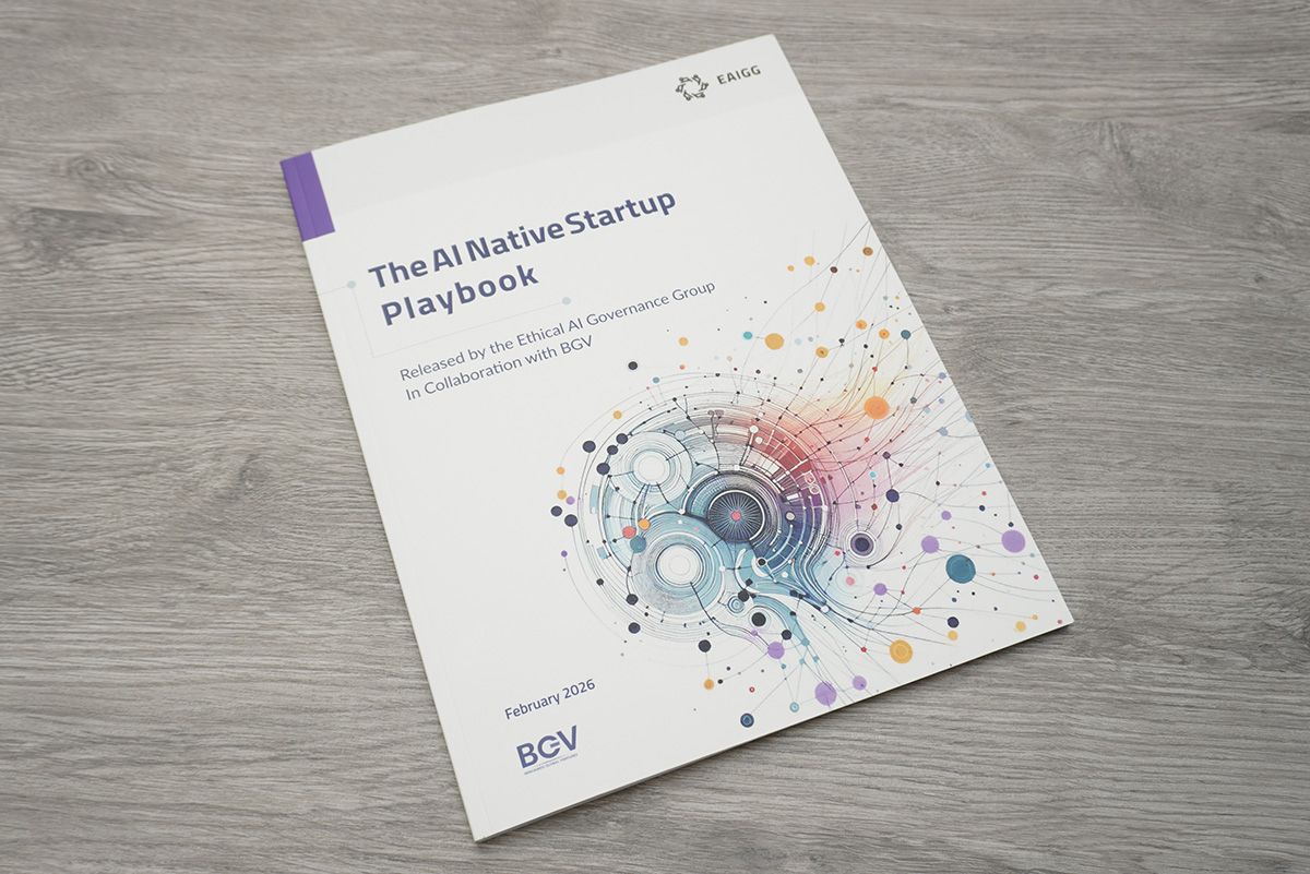 EAIGGが発行した「The AI Native Startup Playbook」。団体のウェブサイトから電子版も入手できる