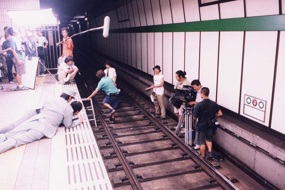 神戸市営地下鉄の駅構内での撮影：「GO」（2001年）