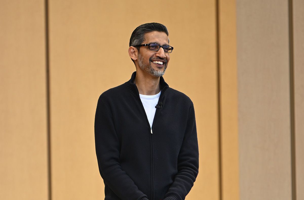 基調講演のステージに登壇した米グーグルの最高経営責任者（CEO）、スンダー・ピチャイ氏