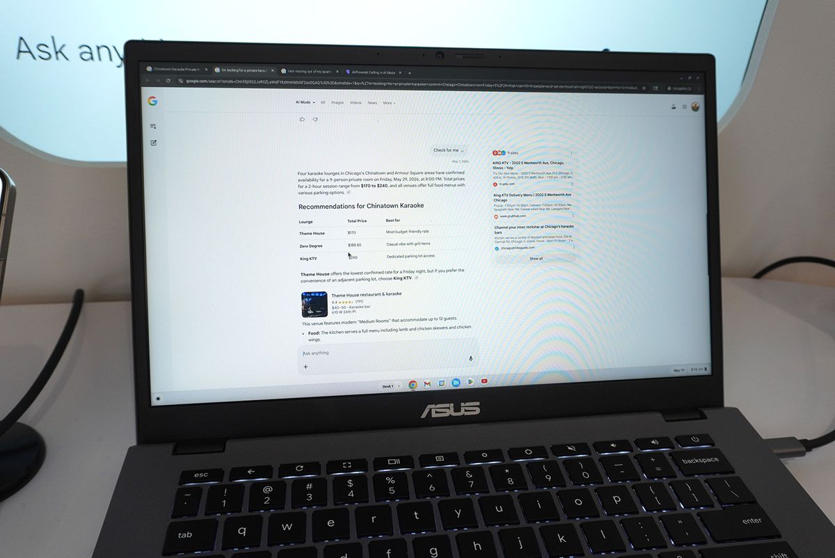 グーグル検索の「AIモード」のデモンストレーション。たとえば「シカゴのチャイナタウンで、5月29日の金曜日、午後8時頃から2時間、9人が入れて一晩中食事ができる個室のカラオケルームを見つけて」といった、とても長いフレーズの質問をしても、AIはユーザーが探しているものを正確に理解するという