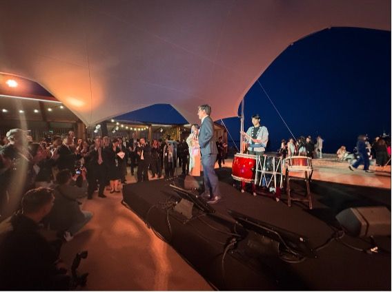 Marche de Canne（カンヌ商談マーケット）Executive Directorギヨーム・エスミオル（Guillaume Esmiol）が挨拶したOpening Partyには昨年の3倍サイズで1000名もの映画人が集まった