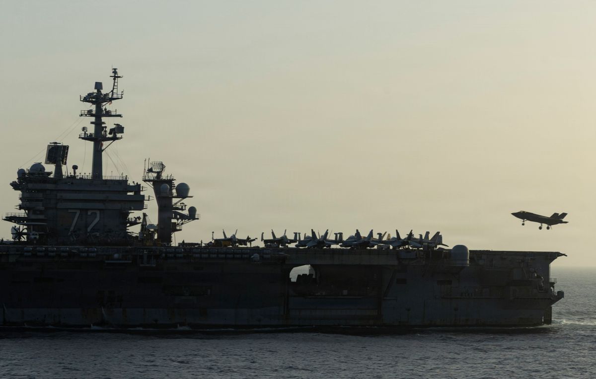 米海軍空母、今後は半年以上の長期展開が常態化か 乗組員への影響は