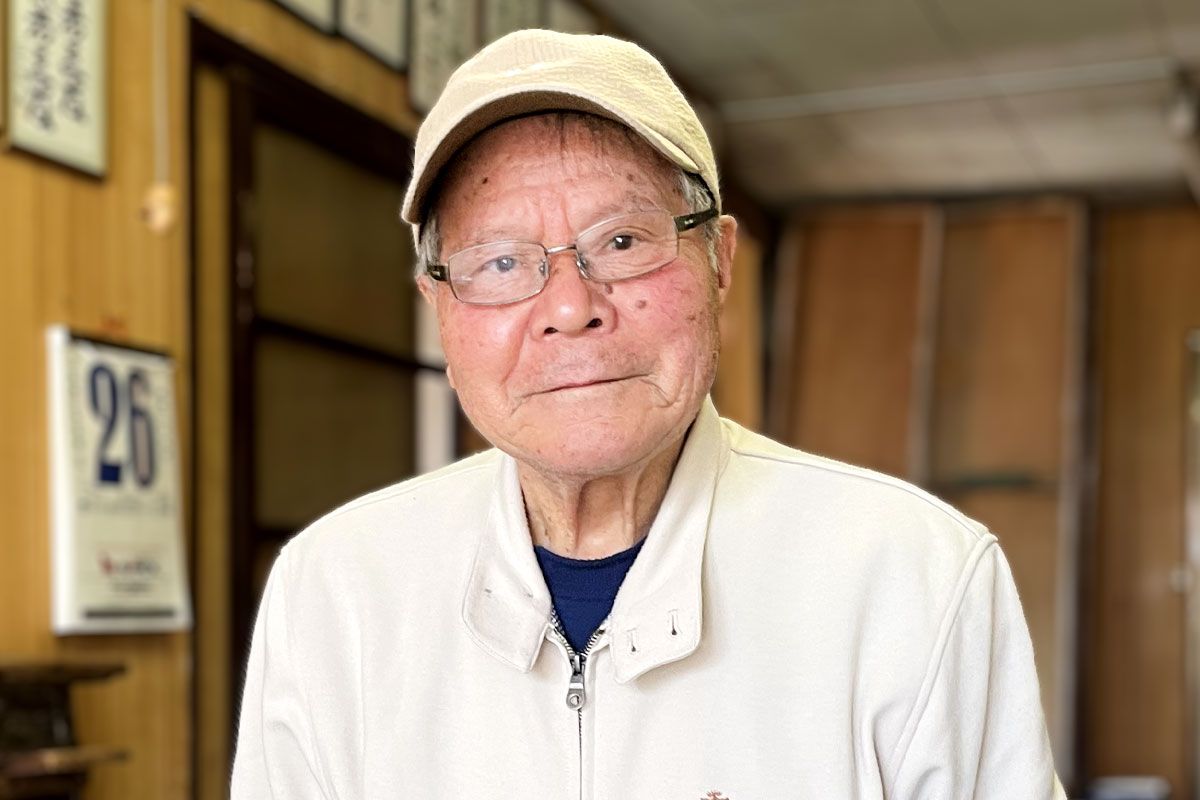 今富正二郎さん。独特の手書き文字で門司港という街を彩る