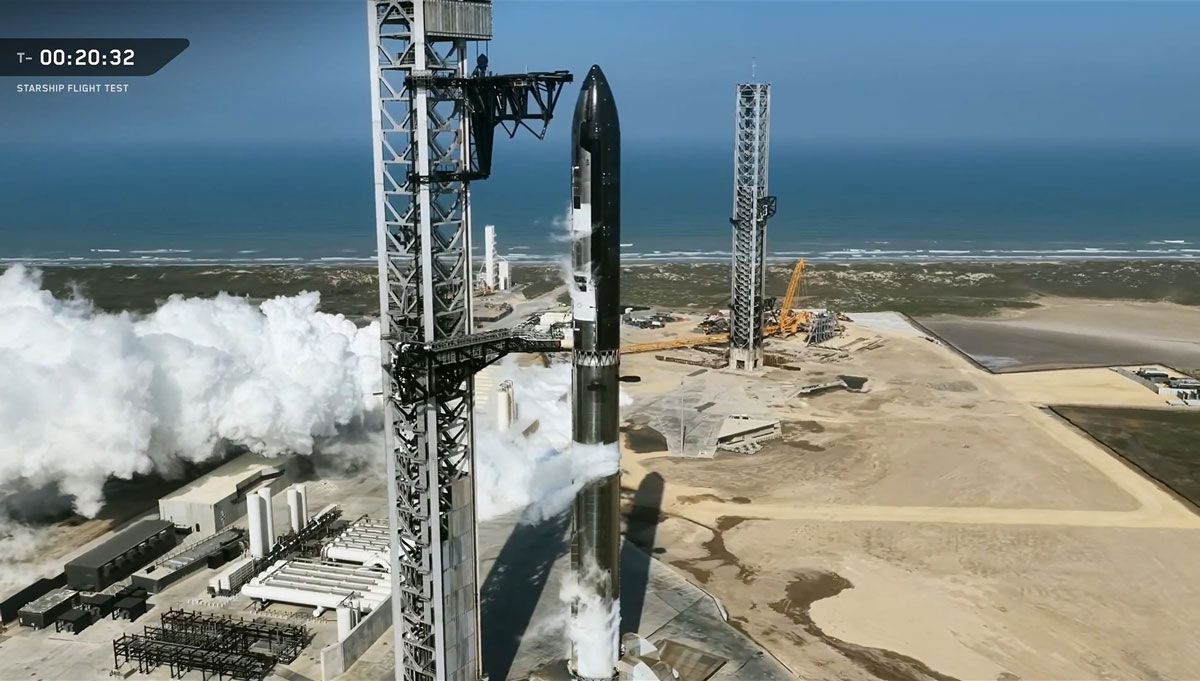 新設されたパッド2にスタックされた新設計のスターシップV3 (c)SpaceX