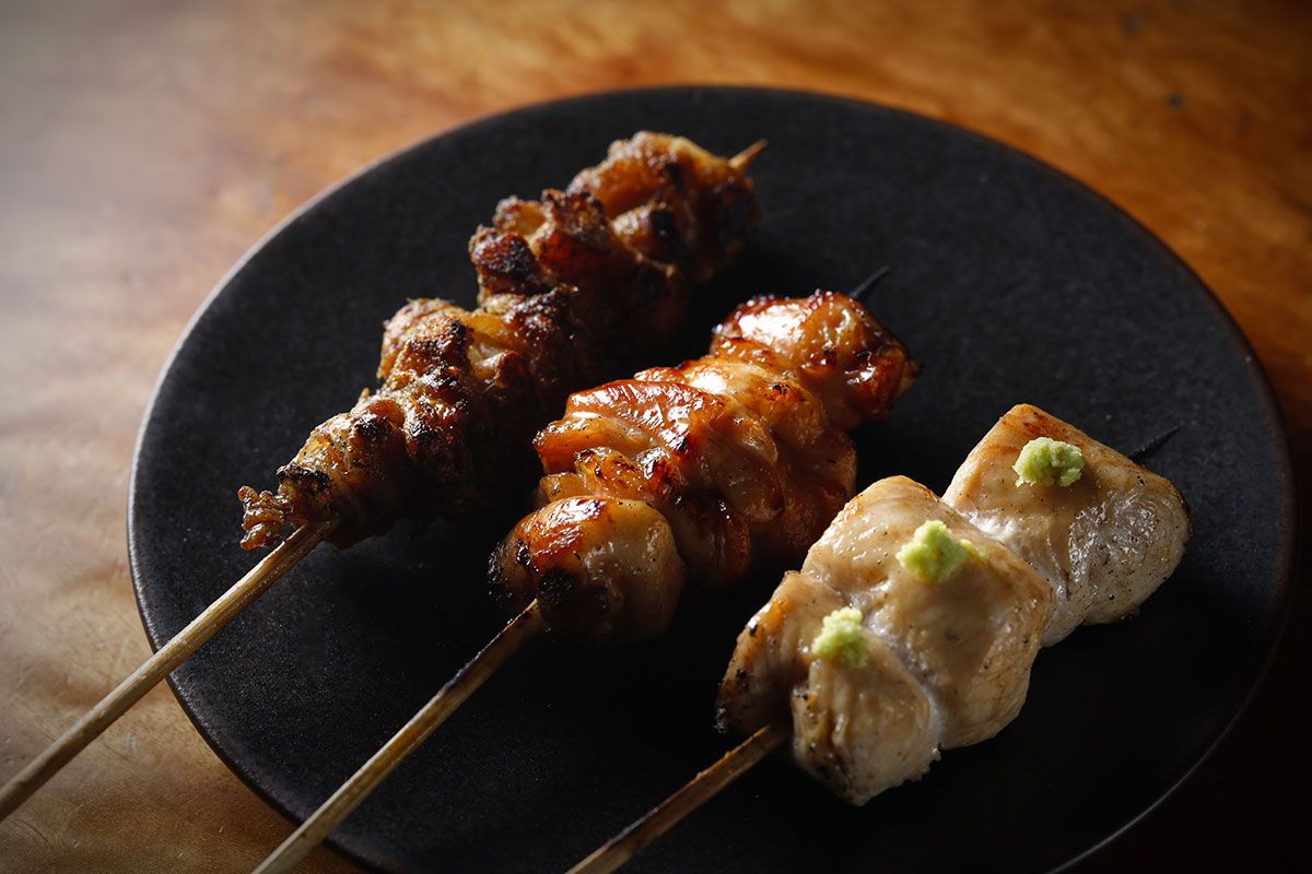 「東京山椒串焼き」330円、「もも」350円、「ささみ」330円。