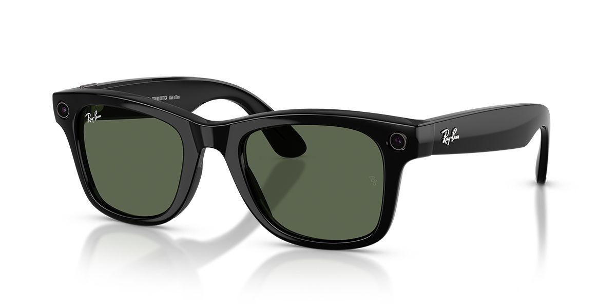 Ray-Banでは、WAYFARERやSCRIBERなど、5つのプロダクト計28の製品がそろう。（写真上）Ray-Ban Meta WAYFARER｜Lenses : G15 Green / Frame : Shiny Black 価格73,700円（税込）