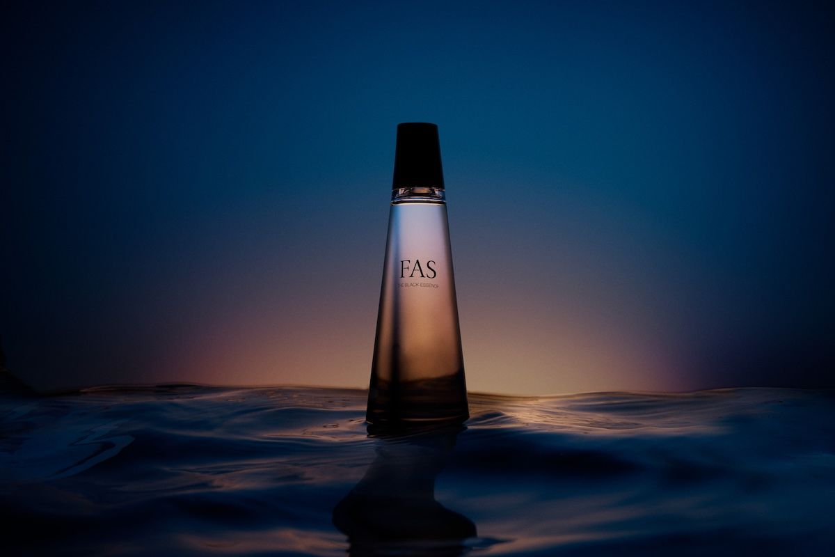黒米エッセンスを核成分としたFASの代表製品。発酵によって引き出された有効成分が、肌に多面的にアプローチする。