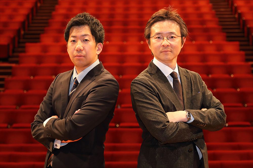 神戸コンベンションビューローの勝利哲也（右）と本田雅也（左）