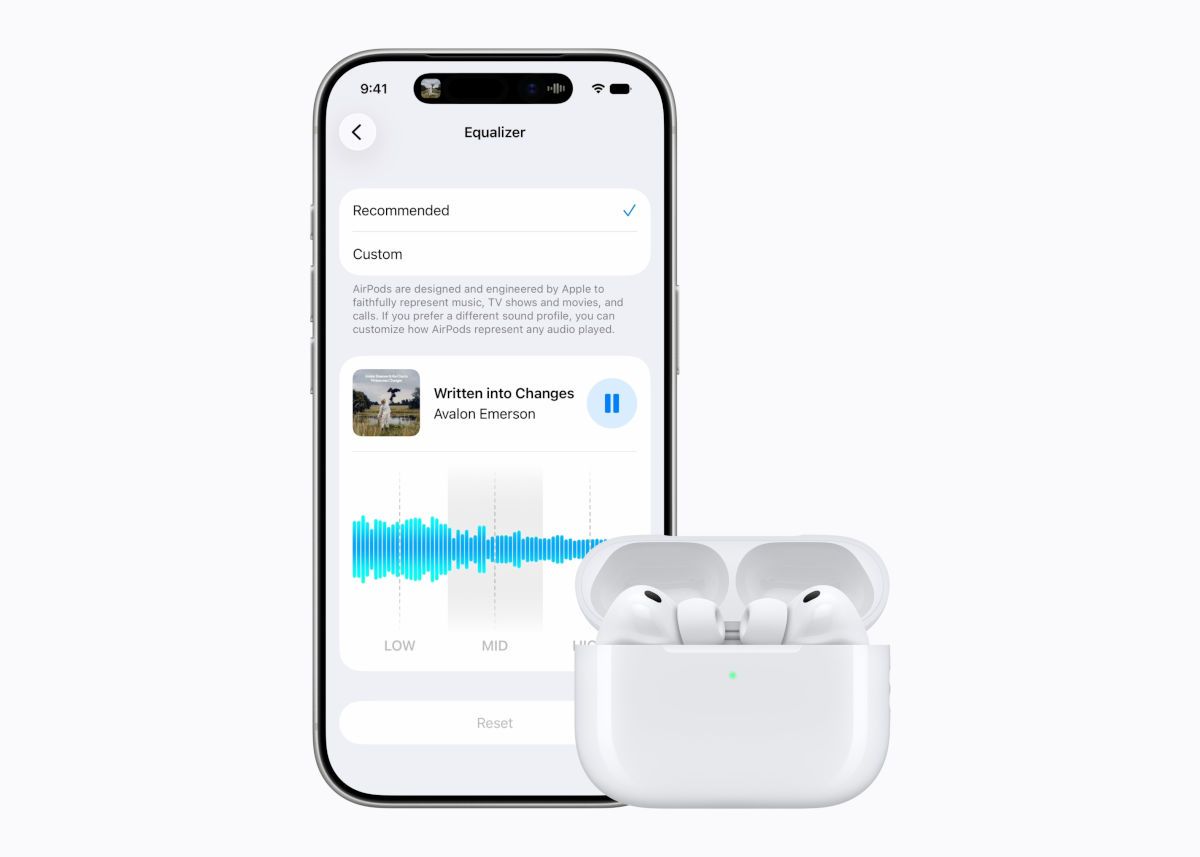 AirPodsのユーザーは、AirPodsのサウンドをさらにパーソナライズするために、カスタムEQを利用できる。カスタムプロファイルを追加すると、アップルが推奨するEQプロファイルと並んで表示される （C） Apple